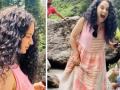 चर्चेत राहण्यासाठी एकही संधी सोडत नाही कंगणा राणौत, मनालीच्या द-या खो-यात एक दिवस गेली आणि..... - Marathi News | Kangana ranaut planned a picnic for her family the actress was seen having fun in the mountains and the lake | Latest filmy News at Lokmat.com