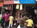 कापराच्या दराने ग्राहकांच्या अंगात भरले कापरे - Marathi News | The rate of cotton cuts filled the customer's body | Latest sangli News at Lokmat.com