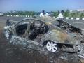 पुणे - नाशिक महामार्गावर कार जळून खाक - Marathi News | Pune - The car burns on Nashik highway | Latest ahilyanagar News at Lokmat.com