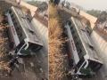 Karad Bus Accident: नाशिकमधील विद्यार्थ्यांच्या बसचा कराडजवळ अपघात; २० फूट खड्ड्यात कोसळली, ४५ जण जखमी - Marathi News | Nashik student bus accident near Karad; Tourist bus falls into 20-foot pit, 45 injured | Latest satara News at Lokmat.com