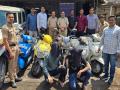 दुचाकी चोरणाऱ्या तीन आरोपींना अटक; ६ गुन्ह्यांची उकल - Marathi News | three accused who stole a bike arrested 6 Crimes to be solved in nalasopara | Latest vasai-virar News at Lokmat.com