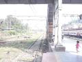 कर्जत रेल्वे स्थानकात पुलाखालील गॅपचा धोका - Marathi News | The risk of gaps under the bridge at Karjat railway station | Latest raigad News at Lokmat.com