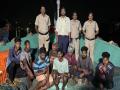 कर्नाटकची मासेमारी नौका पाठलाग करुन पकडली; आठ खलाशी ताब्यात, गिर्ये समुद्रकिनारी कारवाई - Marathi News | Karnataka fishing boat chased and captured in the middle of the night; Eight sailors detained, action taken off Girye beach | Latest sindhudurga News at Lokmat.com