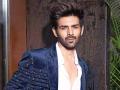 Kartik Aaryan : अभिनयामुळे सोडून गेली गर्लफ्रेंड; 'अशी' होती अभिनेता कार्तिक आर्यनची लव्ह लाईफ - Marathi News | Kartik Aaryan birthday special love life link up rumours girlfriend leave him because of acting | Latest filmy Photos at Lokmat.com