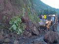 Sindhudurg: करुळ घाटात दरड कोसळली; २० तासांनंतर दुहेरी वाहतूक सुरू - Marathi News | Landslide in Karul Ghat Two-way traffic resumes after 20 hours | Latest sindhudurga News at Lokmat.com