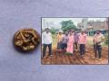 कोल्हापुरातील कसबा बीड येथे शेतमजूर महिलेला सापडला सोन्याचा 'बेडा'  - Marathi News | A woman farm laborer found a gold coin at Kasba Beed in Kolhapur | Latest kolhapur News at Lokmat.com