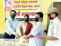 CoronaVirus Lockdown : दिव्यांग बांधवांना जीवनावश्यक वस्तूंचे वाटप - Marathi News | CoronaVirus Lockdown: Distribution of essential items to the disabled | Latest sindhudurga News at Lokmat.com