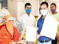 Corona Vaccination लसीकरणासाठी काशी पीठाची ५ लाखांची देणगी - Marathi News | 5 lakh donation from Kashi pith for corona vaccination | Latest national News at Lokmat.com