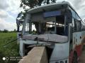 बस पुलावर आदळली : ४० प्रवासी जखमी - Marathi News | The bus hit the bridge: 40 passengers injured | Latest nagpur News at Lokmat.com