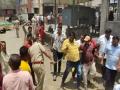 पुणे शहरात आंदोलन करणाऱ्या नागरिकांवर पोलिसांचा लाठीचार्ज - Marathi News | police baton charge on agitating citizens in pune city katraj | Latest pune News at Lokmat.com