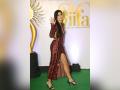 IIFA 2019: सोहळ्यात दिसला ‘ब्युटी विथ ब्रेन’ असणा-या कॅटरिना कैफचा ग्लॅमरस अंदाज ! - Marathi News | katrina kaif looking Bold And Glamorous In Backless Red Gown In iifa 2019 | Latest filmy Photos at Lokmat.com