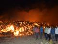 अहमदनगरमधील सावेडी कचरा डेपोला आग, शेकडो टन कचरा खाक - Marathi News | Savde garbage deppola fire in Ahmednagar, hundreds of tons of garbage khak | Latest ahilyanagar News at Lokmat.com