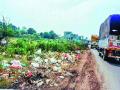 पुलाच्या दुतर्फा कचऱ्याचे साम्राज्य - Marathi News | Waste Empire at the bridge | Latest pune News at Lokmat.com