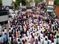 कांद्याचा भाव कोसळल्याने संतप्त शेतकऱ्यांचे आंदोलन - Marathi News | Agitated farmers of onion prices in ahmadnagar | Latest ahilyanagar News at Lokmat.com