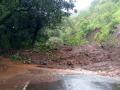 खेड-रसाळगड मार्गावर कोसळली दरड - Marathi News | Darad collapsed on Khed-Rasalgad road | Latest ratnagiri News at Lokmat.com