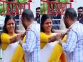 धक्कादायक! काँग्रेसच्या ज्येष्ठ नेत्याचा महिला आमदाराला जबरदस्ती मिठी मारण्याचा प्रयत्न; धक्का देत केलं दूर, VIDEO व्हायरल - Marathi News | Shocking Senior Congress leader Cherian Philip tries to forcefully hug female MLA Bindu Krishna VIDEO goes viral | Latest national News at Lokmat.com