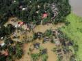 Kerala Floods : केरळच्या मदतीला २४ विमाने, ७२ हेलिकॉप्टर, इस्रोचे ५ उपग्रह! - Marathi News | Kerala floods: 24 planes, 72 helicopters, ISRO's 5 satellites to help Kerala! | Latest national News at Lokmat.com