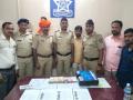 रिक्षात विसरलेले २ लाख पोलिसांच्या तत्परतेने मिळाले परत - Marathi News | Two lakh rupees get back due to Pune police smartness | Latest crime News at Lokmat.com