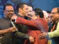 दर्डा यांना पाहताच सलमानने मारली मिठी - Marathi News | Salman hugs to see Darda | Latest nagpur News at Lokmat.com
