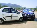 महामार्गावर दोन कारची टक्कर, ५ जखमी - Marathi News | Two cars collide on highway, 5 injured | Latest ratnagiri News at Lokmat.com