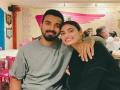 KL Rahul Loves Athiya Shetty: केएल राहुल, अथिया शेट्टीच्या प्रेमाला सुनील शेट्टीची मिळाली परवानगी; फोटो व्हायरल - Marathi News | KL Rahul shows love for Athiya Shetty in birthday post; Photo Viral after Team India's Match | Latest cricket News at Lokmat.com