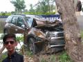 खुलताबादजवळ कार झाडाला धडकून तरुण जागीच ठार - Marathi News | a car hits a tree near Khulatabad;young boy killed on the spot | Latest chhatrapati-sambhajinagar News at Lokmat.com