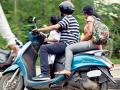 Kids On Two Wheeler : मुलांना दुचाकीवरून नेताना घ्या काळजी, अन्यथा भरावा लागेल दंड - Marathi News | Kids On Two Wheeler: Take care when taking children on a bike, otherwise you will have to pay a fine | Latest national Photos at Lokmat.com