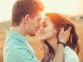 लैंगिक जीवन : Kiss चे हे फायदे वाचाल तर हा गोडवा कधी Miss नाही करणार! - Marathi News | Kissing a partner can make live longer and know its benefit | Latest sexual-health News at Lokmat.com