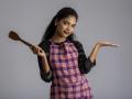 आज काय भाजी करायची ? - हा प्रश्न फक्त बायकांच्याच डोक्याला ताप का देतो ? - Marathi News | women -mental load- kitchen management, cooking & house work tension | Latest sakhi News at Lokmat.com