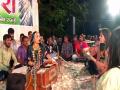 गुजराती गायिकेवर डॉलरची उधळण - Marathi News | People shower dollars on folk singer at wedding in Gujarat’s Kadodara | Latest national Videos at Lokmat.com