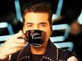 आयफोन ते चॉकलेट्स! Koffee With Karan मध्ये सेलिब्रिटींना देण्यात येणाऱ्या गिफ्ट हॅम्परमध्ये असतो या वस्तूंचा समावेश - Marathi News | know whats special about the gift hamper you meet at koffee with karan | Latest filmy News at Lokmat.com