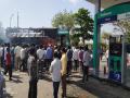 पेट्रोल पंपासमोर मालमोटारीने घेतला पेट; कोल्हार येथील घटना  - Marathi News | Petrol taken by Malmotari in front of a petrol pump; Events at Kolhar | Latest ahilyanagar News at Lokmat.com