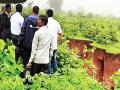 कोटबेवाडी आदिवासीवाडीजवळ भूस्खलन; ग्रामस्थ भयभीत - Marathi News | Landslide near Kotbewadi tribal; The villagers frightened | Latest raigad News at Lokmat.com