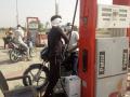 कोरोना’पासून बचावासाठी पेट्रोलपंप धारकांची खबरदारी  - Marathi News | Caution of petrol pump holders to avoid corona | Latest vashim News at Lokmat.com