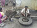 मातीच्या पणत्या बनविणारी कुभांरांची ‘चाके’ थांबली! - Marathi News | The 'wheels' of the potterman stopped | Latest vashim News at Lokmat.com