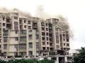 Mumbai Building Fire: कुर्ल्यातील रहिवासी इमारतीला भीषण आग, अडकलेल्या नागरिकांना बाहेर काढण्याचं काम सुरू  - Marathi News | Kurla Building Fire: Residents' building in Kurlya caught fire, work to evacuate trapped residents underway | Latest mumbai News at Lokmat.com