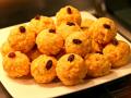 मोदक, लाडूच्या खरेदीसाठी झुंबड - Marathi News | The flag for the purchase of Modak, Ladu | Latest mumbai News at Lokmat.com