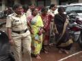 मोबाईल चोरणारी लेडीज गॅंग जेरबंद  - Marathi News | Mobile Stealing Ladies Gang arrested | Latest crime News at Lokmat.com