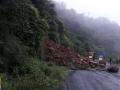 परशुराम घाटात पुन्हा दरड कोसळली, मुंबई-गोवा महामार्ग ठप्प - Marathi News | Traffic jam on Mumbai-Goa highway after landslide at Chiplun | Latest ratnagiri News at Lokmat.com