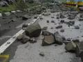 Mumbai-Pune Expressway landslide: मुंबई-पुणे एक्स्प्रेस वेवर दरड कोसळली; पुण्याकडे जाणारी एक लेन सुरु - Marathi News | Mumbai-Pune Expressway landslide at bhor ghat; A lane towards Pune started | Latest mumbai News at Lokmat.com
