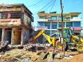 लांजातील अनधिकृत बांधकामे अखेर तोडलीच - Marathi News | Unauthorized constructions in Lanja were finally demolished | Latest ratnagiri News at Lokmat.com