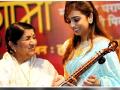 Lata Mangeshkar Radha Mangeshkar: भाची राधा मंगशेकर होती कुटुंबात लतादीदींच्या सर्वात जवळची; जाणून घ्या तिच्याबद्दलच्या काही खास गोष्टी - Marathi News | Lata Mangeshkar was very close to Radha Mangeshkar in the family know more who is she career | Latest filmy Photos at Lokmat.com
