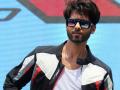 क्या मिस्टर बच्चनने चोरी करना सिखाया? शाहिद कपूरचा असाही सवाल - Marathi News | shahid kapoor speaks about kabir singh controversy | Latest filmy News at Lokmat.com