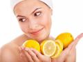 त्वचेचा रंग उजळवण्यासाठी 'हा' आहे सर्वात स्वस्त उपाय, असा करा वापर - Marathi News | lifestyle use lemon as natural bleach for fair skin home remedy | Latest beauty Photos at Lokmat.com