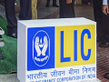 LIC Q4 Result : जबरदस्त निकालांनंतर एलआयसीचे शेअर्स बनले रॉकेट, कंपनीनं देणार गुंतवणूकदारांना फायदा - Marathi News | LIC Q4 Result shares became a rocket after tremendous results the company will give benefits to investors lic profit increased | Latest business News at Lokmat.com
