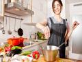किचन क्वीन बनायचं आहे का?; 'या' टिप्स करतील मदत! - Marathi News | Here are the tips to become the kitchen queen | Latest food News at Lokmat.com