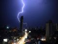 पाऊस आला रे... मान्सूनपूर्व जोरदार सरी, मुंबईकरांना मिळाला दिलासा - Marathi News | Rain has come ... Monsoon long ago, Mumbai received relief | Latest mumbai News at Lokmat.com