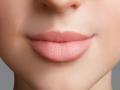 काळे ओठ गुलाबी करण्यासाठी 'या' टिप्स करतील मदत! - Marathi News | Tips to making pink lips | Latest beauty Photos at Lokmat.com