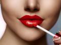 लिक्विड लिपस्टिक वापरताना काय काळजी घ्याल? - Marathi News | Keep in mind theses things before applying liquid lipstick | Latest beauty News at Lokmat.com