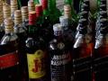 दुकान फोडून लाखो रुपयांची विदेशी दारू लंपास - Marathi News | Liquor worth lakhs of ruppes stolen from washim | Latest vashim News at Lokmat.com